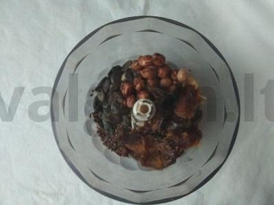 Nekeptas anakardžių pyragas su vaisiais, medumi ir riešutais Žingsnis 1