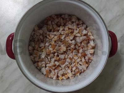 Rūkytos vištienos salotos su sūriu Žingsnis 2