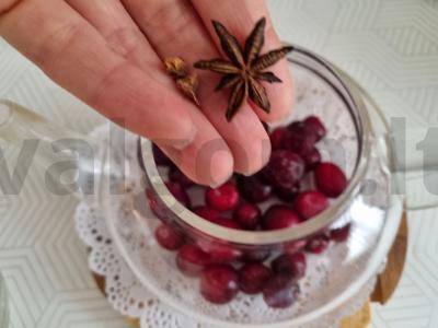 Spanguolių ir raudonųjų apelsinų arbata. Žingsnis 1