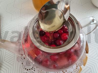 Spanguolių ir raudonųjų apelsinų arbata. Žingsnis 3