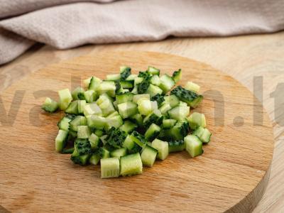Žuvies salotos omlete su karštai rūkyta rausvąja lašiša Žingsnis 1