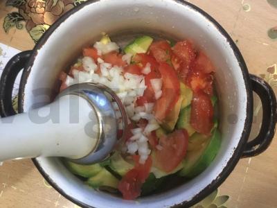 Gvakamolė avokadų mėgėjams Žingsnis 1