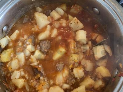 Troškintos bulvės su briedžio mėsa Žingsnis 3