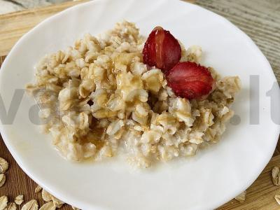 Avižiniai dribsniai su kokosų pienu ir medumi pagrindine nuotrauka