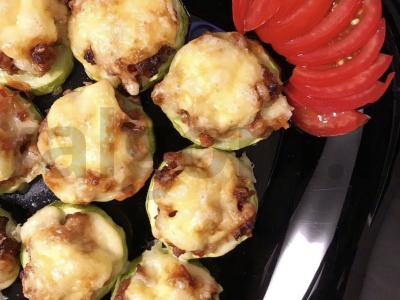 Įdarytos cukinijos pagrindine nuotrauka