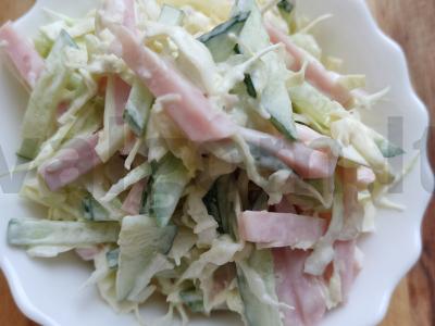 Kopūstų salotos su agurkais ir kumpiu Žingsnis 3