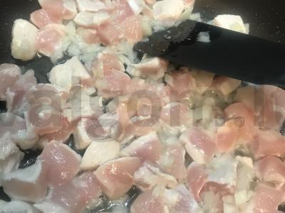 Makaronai su vištiena pomidorų padaže pietums ir vakarienei Žingsnis 2