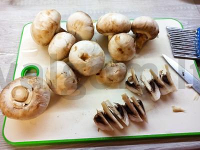 Kiauliena, kepta su bulvėmis ir grybais Žingsnis 4