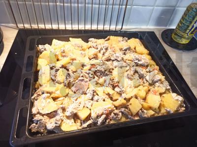 Kiauliena, kepta su bulvėmis ir grybais Žingsnis 14