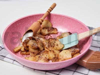 Keptuvėje kepti obuoliai su ledais Žingsnis 2