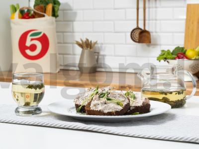 Tunų įmerkimas pagrindine nuotrauka