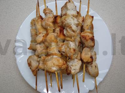 Sultingas kalakutienos kebabas orkaitėje pagrindine nuotrauka