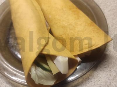 Tortilija su kumpiu ir sūriu jogurto padaže pagrindine nuotrauka