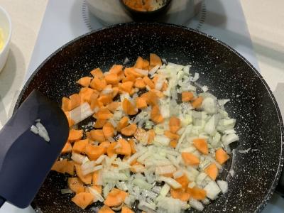 Daržovės, keptos su grybais grietinėlės padaže Žingsnis 2