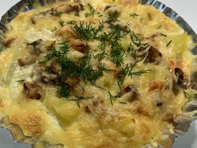 Daržovės, keptos su grybais grietinėlės padaže pagrindine nuotrauka