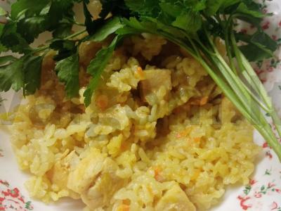 Ryžiai su vištiena ir daržovėmis pagrindine nuotrauka