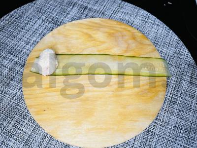Spalvingas užkandis "Cucumber Roll". Žingsnis 3