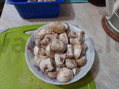 Aromatingi grybai su svogūnais Žingsnis 1