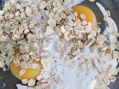 Sūrus avižinių dribsnių blynas ant pieno Žingsnis 3