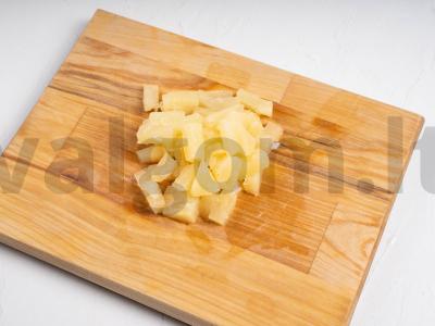 Salotos su sardinėmis, ananasais ir krabų lazdelėmis Žingsnis 2