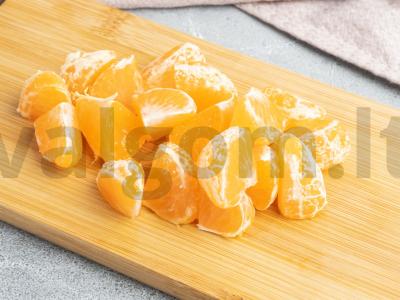 Salotos su špinatais, mandarinais ir sultenių vynuogėmis Žingsnis 1