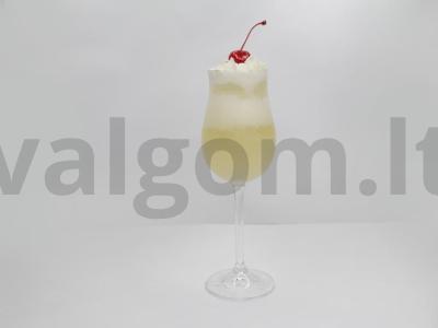 Alkoholinis gėrimas su kokosų pienu ir romu pagrindine nuotrauka