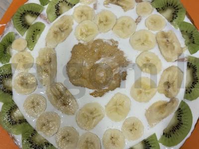 Grietinės pyragas su bananais ir kiviais Žingsnis 4
