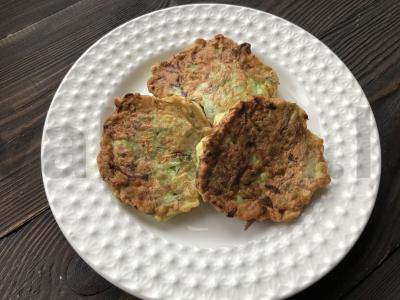 Gražūs cukinijų paplotėliai. pagrindine nuotrauka