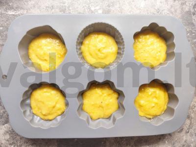 Apelsinų keksiukai su grietinėlės kremu Žingsnis 4