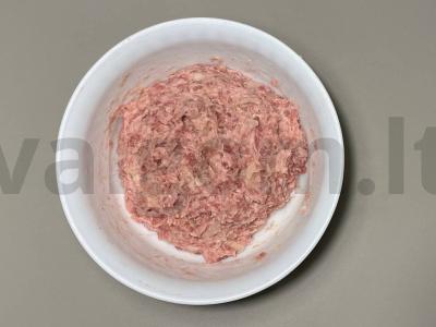 Mėsos kukuliai pomidorų padaže Žingsnis 1