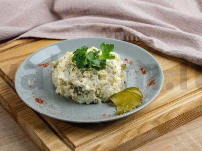 Sovietinės žuvies salotos pagrindine nuotrauka