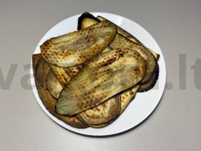 Sultingas ir pikantiškas baklažanų, bryndzos ir paprikų terinas Žingsnis 1