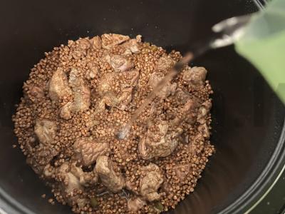 Grikių plovas daugiafunkcinėje keptuvėje Žingsnis 2