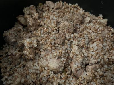 Grikių plovas daugiafunkcinėje keptuvėje pagrindine nuotrauka