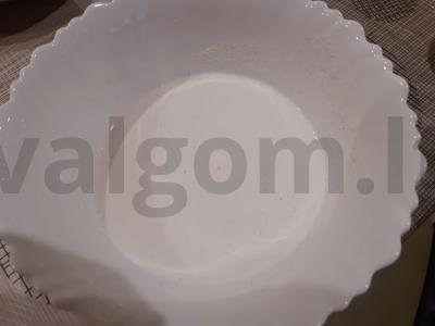 Neįprastas šokoladinis žmogeliukas su glajumi Žingsnis 1