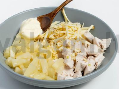 Skanios salotos su vištiena ir sūriu Žingsnis 2