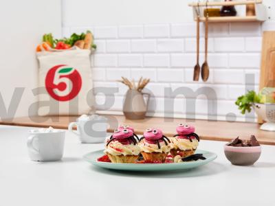 Vaikų krabų paplūdimyje makaronų pyragėliai pagrindine nuotrauka