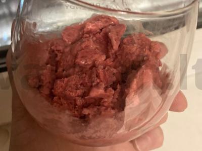 Naminiai uogų ledai iš augalinės grietinėlės pagrindine nuotrauka