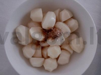 Naminės maltos mėsos kepsniai su baklažanais ir pomidorais Žingsnis 3