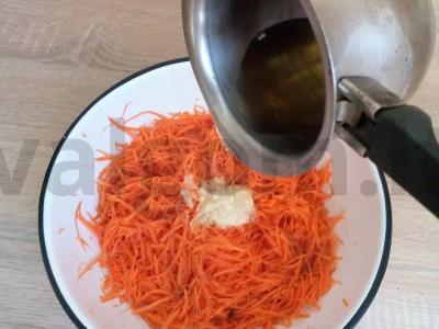 Greitos ir lengvos korėjietiškos morkos Žingsnis 2