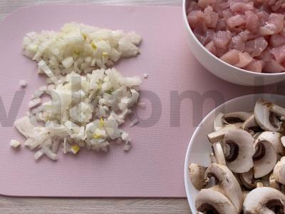 Brusketos su vištiena ir grybais po sūrio pagalve Žingsnis 1