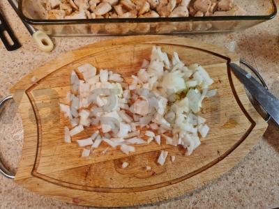 Julienne su vištiena, česnakais ir prieskoniais Žingsnis 7