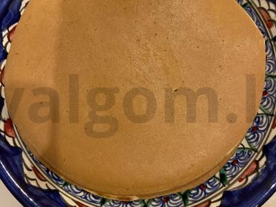 Blyneliai su medumi prie arbatos pagrindine nuotrauka