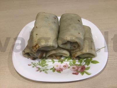 Sotūs blynai su mėsa pagrindine nuotrauka