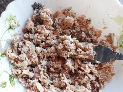 Mažai kalorijų turinčios rausvosios lašišos salotos Žingsnis 1