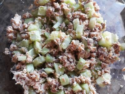 Mažai kalorijų turinčios rausvosios lašišos salotos Žingsnis 2