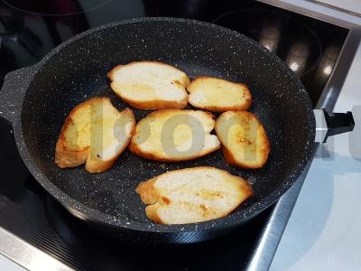 Brusketos su pomidorų ir agurkų salsa Žingsnis 5