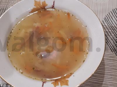 Skani lęšių ir žirnių sriuba. pagrindine nuotrauka