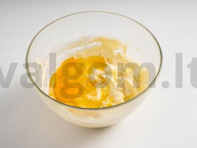 Kalėdų pyragas su riešutais Žingsnis 1