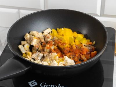 Daržovių troškinys su pipirais, baklažanais, kariu ir paprika Žingsnis 2